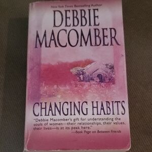 4/$9- Debbie Macomber 'Changing Habits' Book